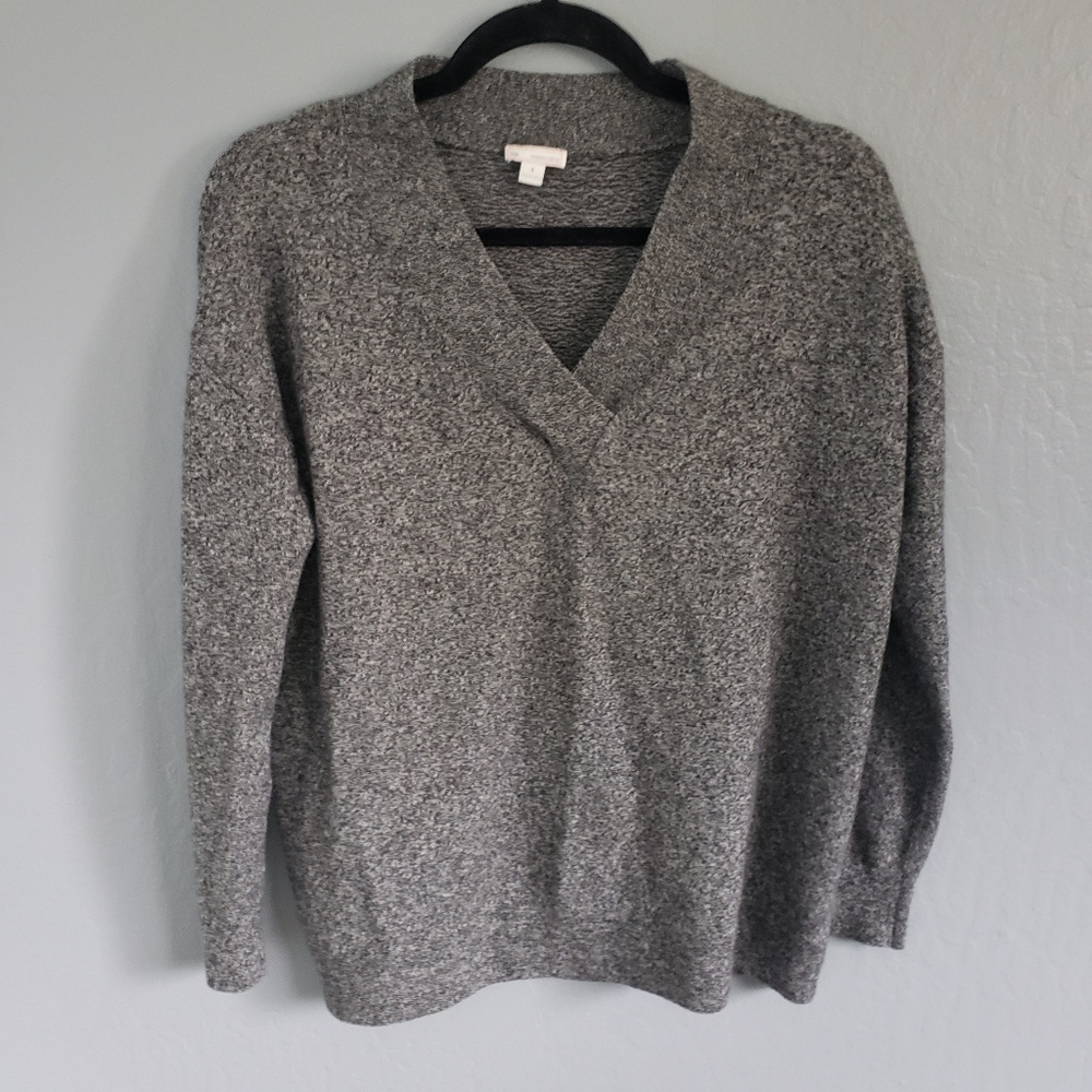 GAP • V Neck Cozy Sweater